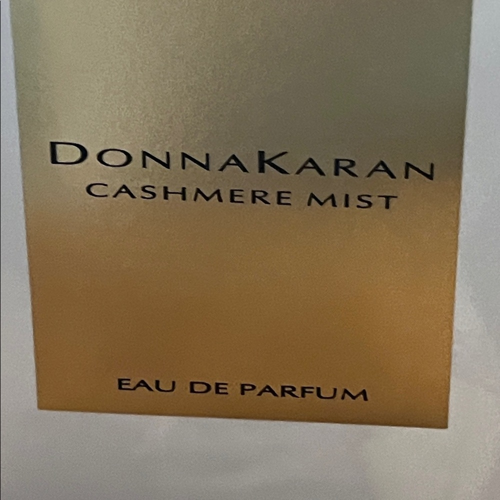 Cashmere Mist Sample Spray 2ml - Picture 5 of 6